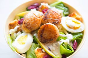Salad with scallops, egg, lettuce, creamy white dressing